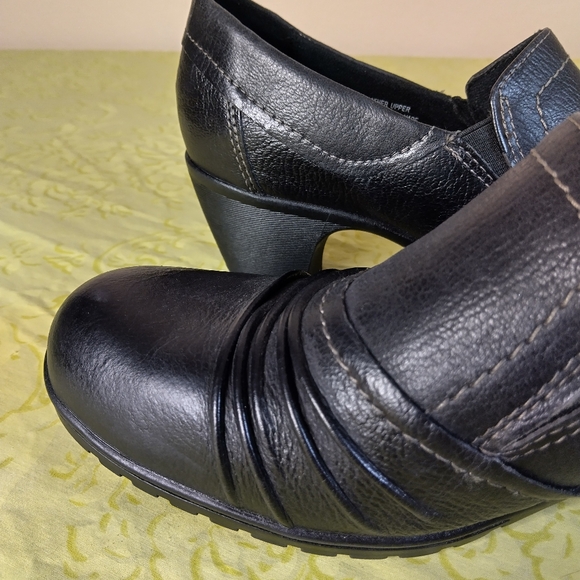 Earth Origins black leather maple woman's 10 medium. Slip on block heel. - Picture 9 of 9
